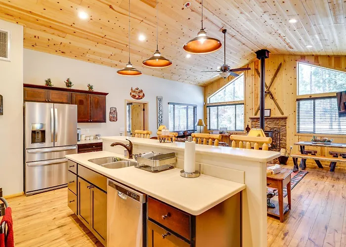 Holiday home Escape To Alpine! Outstanding W/ Deck & Yard *