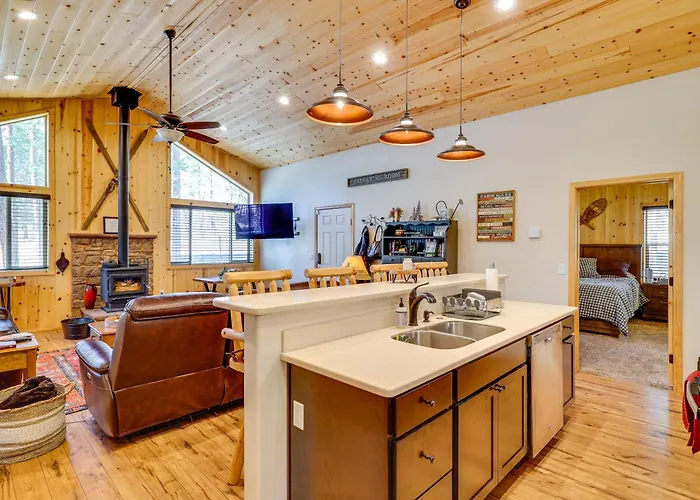Escape To Alpine! Outstanding W/ Deck & Yard Holiday home Alpine